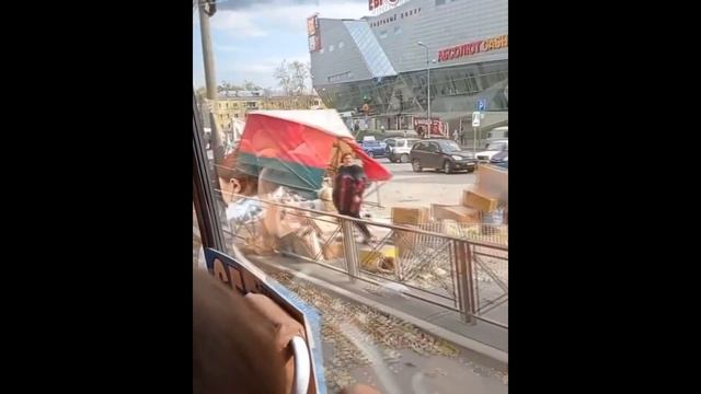 Сильный ветер. Палатки улетели. Иркутск. ул. Розы Люксембург смотреть онлайн