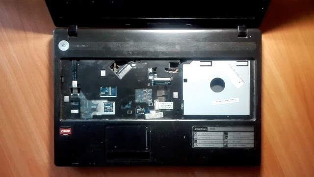 How to open, disassemble a laptop eMachines E642 смотреть онлайн