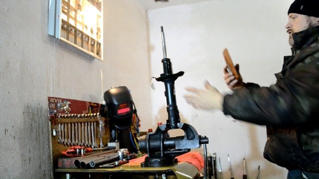 Не ремонт амортизаторов! Перепаковка стоек своими руками! Секѝр-башка́ неразборных амортизаторов. 2 смотреть онлайн