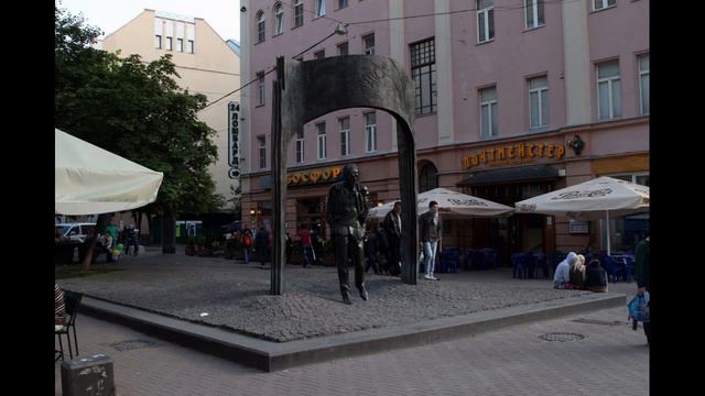 Так влюблённых встречает Арбат Автор О Черный Поёт композитор Н Кинжибалов смотреть онлайн