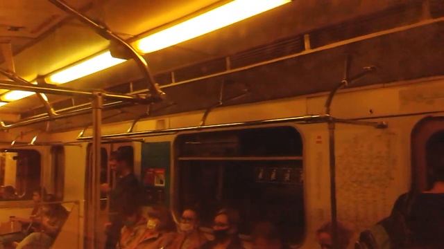 Поездка на поезде метро Номерной Перегон Коломенская - Кантемировская с закрытой Каширской Москва смотреть онлайн