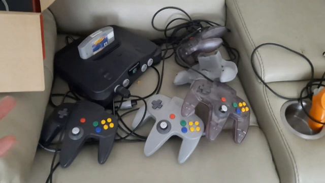 Exploring Huge Retro Gaming Collection - Must-See! смотреть онлайн