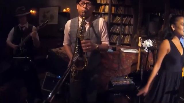 5-10-15 Hours(cover by Kashmir) saxophone solo. смотреть онлайн