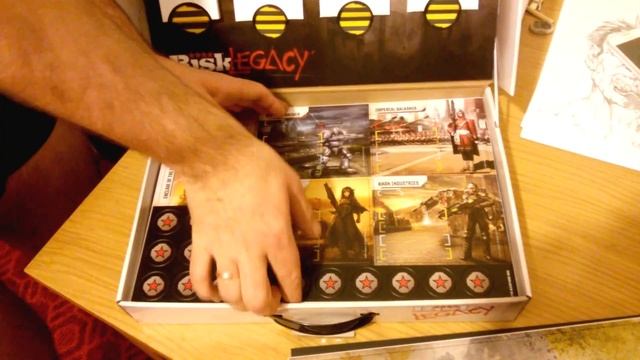 RISK LEGACY – распаковка игры в трусах! смотреть онлайн