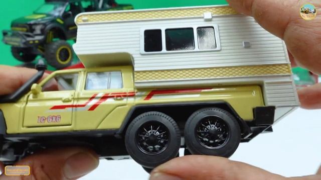 Toy cars, super long tractors carrying many cars смотреть онлайн