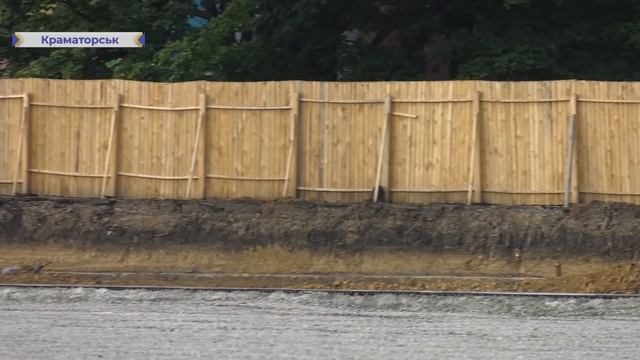 У Краматорську облаштовують новий спортивний майданчик смотреть онлайн
