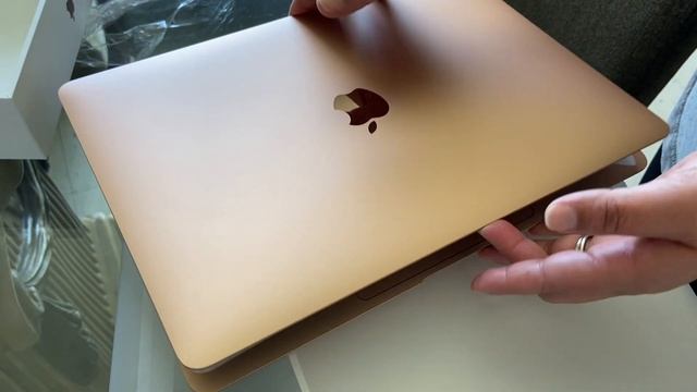 MacBook Air 2020 (Rosegold Unboxing) смотреть онлайн