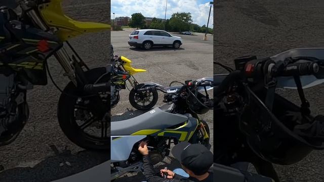 Suzuki Drz 400 sm vs HUSQVARNA 701 SUPERMOTO 2021 смотреть онлайн