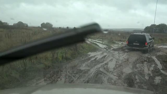 Ford Expedition на бездорожье на Pirelli Scorpion MTR