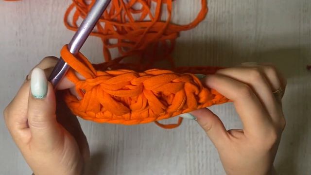 ЦВЕТОЧНАЯ ТОРБА ИЗ ТРИКОТАЖНОЙ ПРЯЖИ смотреть онлайн