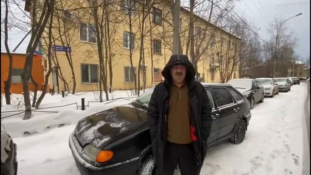 Ухтинец поблагодарил полицейских за то, что оперативно вернули ему похищенный автомобиль смотреть онлайн