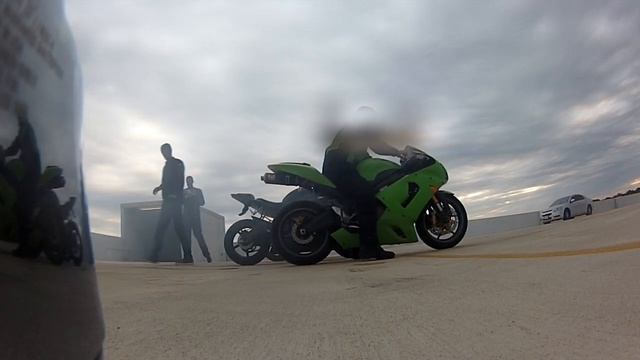 ZX6r and R6 Burnouts смотреть онлайн