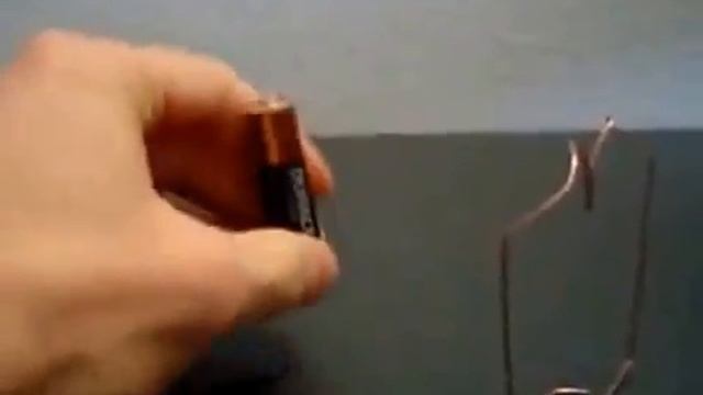 Как сделать двигатель из батарейки и магнита смотреть онлайн