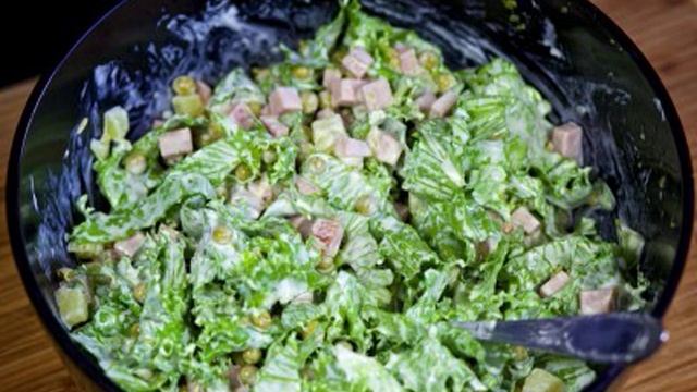 Салат с горошком и ананасом