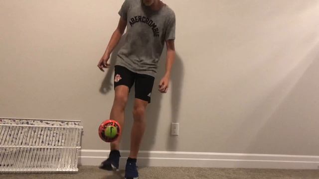 450 Juggles With A Very Small Soccer Ball смотреть онлайн