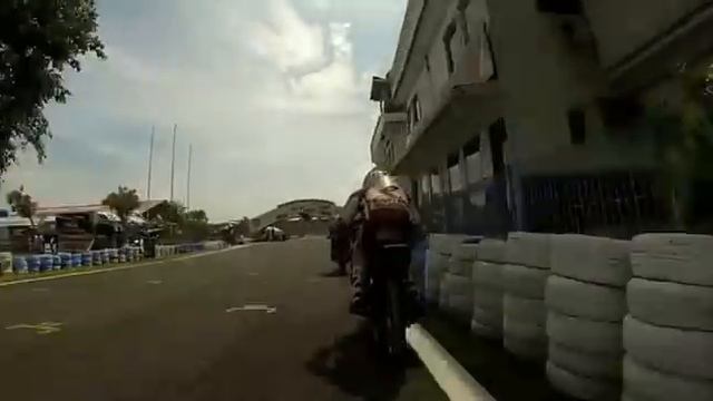 Ivon Nanda (Suzuki Top 1 Racing) practice at Park Circuit - Kenjeran, Surabaya смотреть онлайн