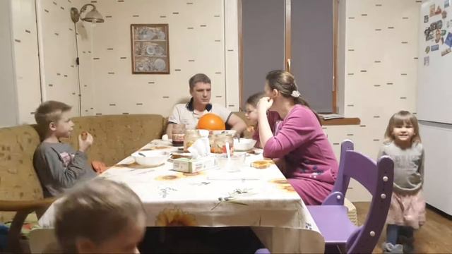 Семейный ужин многодетной семьи онлайн смотреть онлайн