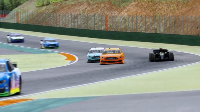 Mercedes F1 2023 W14 vs NASCAR 2023 Cars - Spa Francorchamps смотреть онлайн