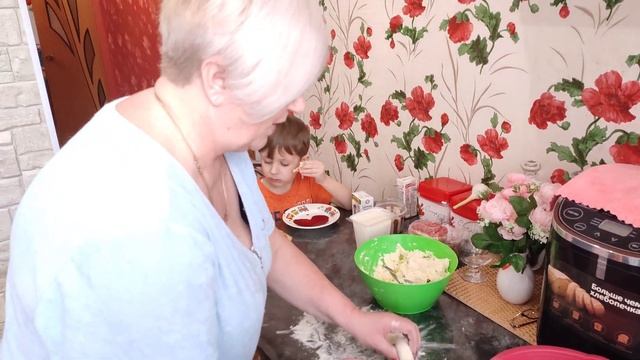 Готовлю завтрак для внучка ???и на обед крестьянской блюдо??? смотреть онлайн