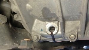 Простая замена масла в планетарной коробке Toyota Prius V гибрид.