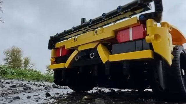 Lego Technic Lamborghini Aventador SVJ! (M.O.C) смотреть онлайн