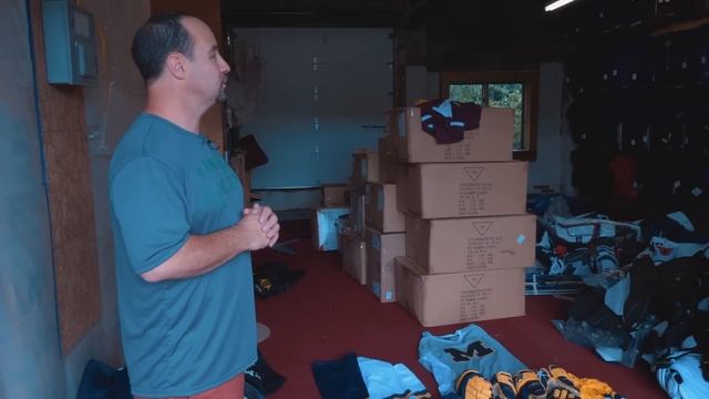 PRO STOCK W/ Michigan Hockey смотреть онлайн