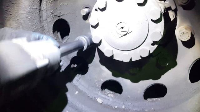 Сравнение гайковёртов MILWAUKEE M18 FUEL ONEFHIWF1 2400N Vs DEWALT DCF899 950N Vs пневматика 2710N