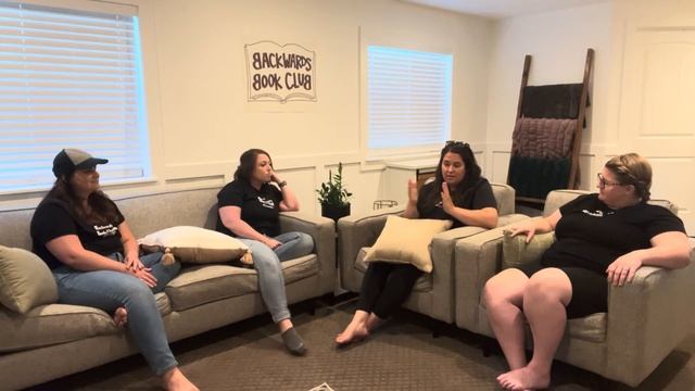“Lessons in Chemistry” by Bonnie Garmus. смотреть онлайн
