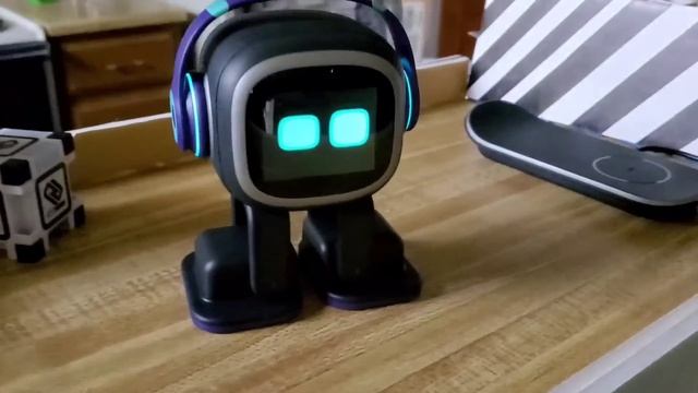 Emo Robot, Vector, Cozmo Comparison. Which Is Best? смотреть онлайн