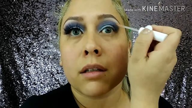 Maquillaje usando la paleta "cosmic" de okalan/blue makeup tutorial смотреть онлайн