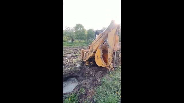 Навесной экскаватор на минипогрузчик,UNC 061, МКСМ800 спасаю дренаж смотреть онлайн