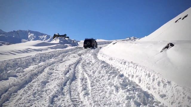 Архыз февраль 2021 / попытки добраться до белых и софийских водопадов / зимний перевал Архыз - Пхия смотреть онлайн