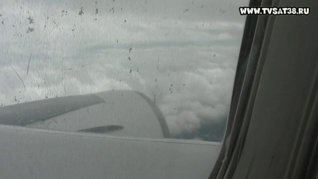 Посадка самолёта в аэропорту Камрань, Вьетнам и бурные аплодисменты. смотреть онлайн