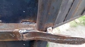 Как сделать закрывалку (запор) к воротам. Как сделать защёлку к калитке.