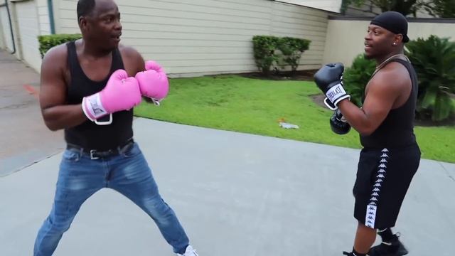 1 VS 1 BOXING MATCH AGAINST MY 50 YEAR OLD DAD ?? **LAST MAN STANDING WINS** смотреть онлайн