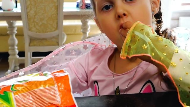 РАЗБИЛИ Цветок! Амелька На Диете и Талант! Лучшие видео с Амелькой Карамелькой смотреть онлайн