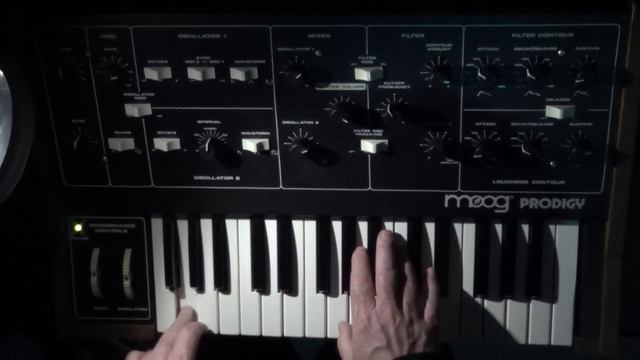 Moog Prodigy Music - I fixed it myself! смотреть онлайн