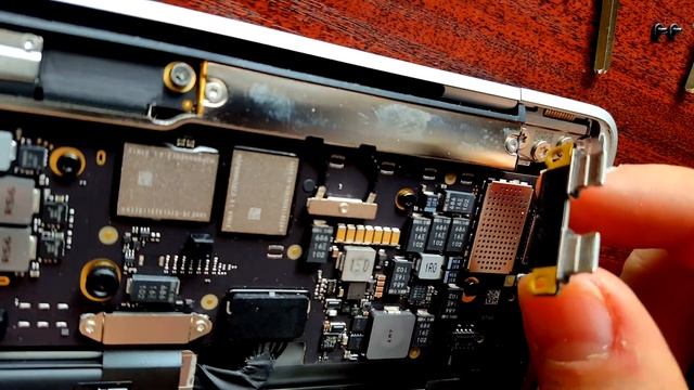 Macbook Air M1 A2337 Wymiana USB