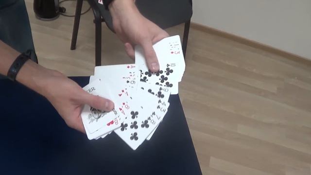 Иллюзионист Александр Муратаев - карточный фокус.avi