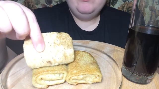 ASMR // БЛИНЧИКИ С ПЕЧЕНЬЮ // PANCAKES WITH LIVER смотреть онлайн