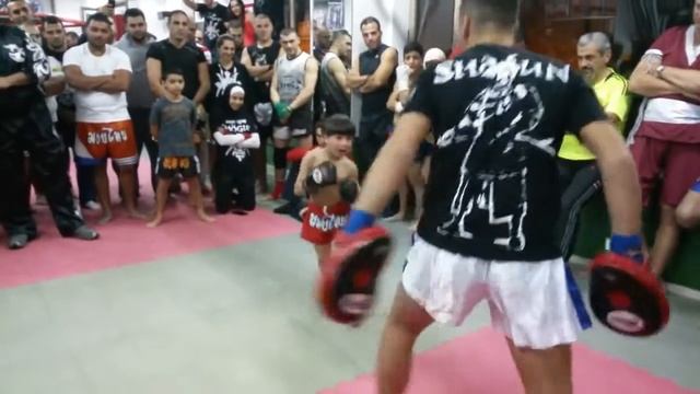 Совсем молодой чемпион по тайскому боксу смотреть онлайн