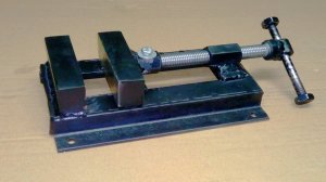 Как сделать простые тиски для сверлильного станка.mp4