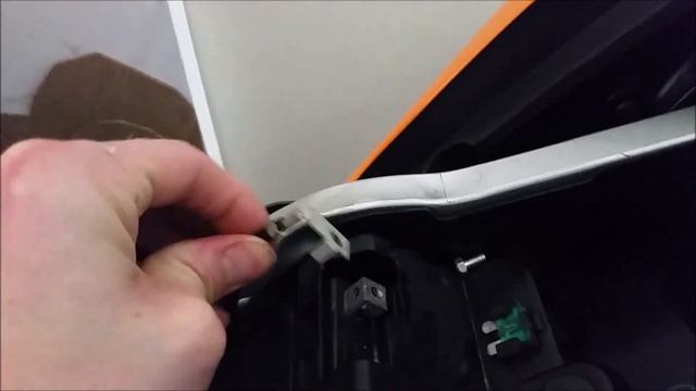 HONDA CBR 125r Battery Removal смотреть онлайн