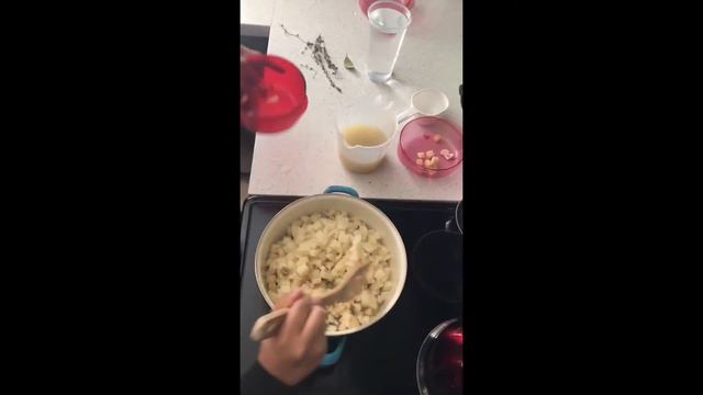 Rhode Island Clam Chowder - Jessica Camarena, Nayeli Vargas, Bryant Alejo смотреть онлайн