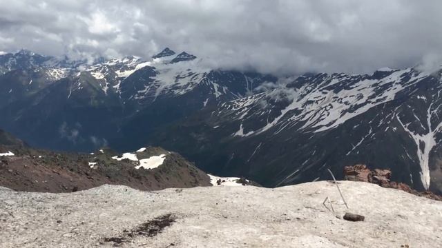 Приэльбрусье.Горы.Эльбрус.Станция Мир 3500м. Кабардино-Балкария.Elbrus. Mountains.Snow. смотреть онлайн