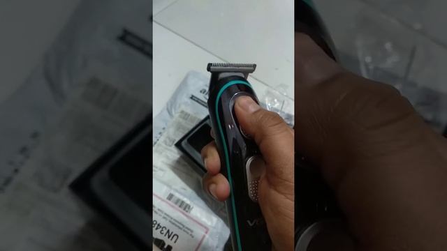 VGR V- 055 Professional Hair and Beard trimmer unboxing. смотреть онлайн