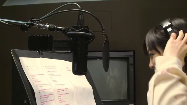Satomi Satō (Eru Chitanda) and Ai Kayano (Mayaka Ibara) recording Madoromi no Yakusoku (Hyouka ED) смотреть онлайн