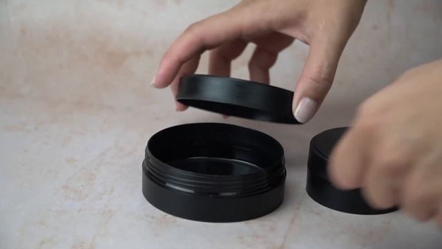 Коллекция матовой упаковки банки и диспенсеры Matt Black & White смотреть онлайн