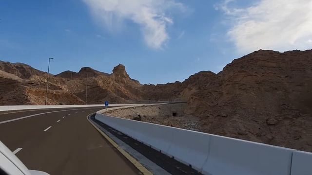 ОАЭ, Эль-Айн / UAE, Al Ain / العين . Дорога в гору Джабаль-Хафит (جبل حفيت) / Hafeet Mountain Road смотреть онлайн