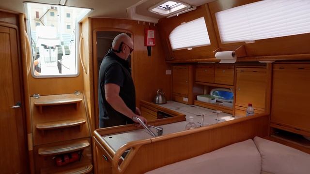 Экскурсия по яхте Bavaria 40 Vision / Школа "Роза Ветров" / Севастополь смотреть онлайн